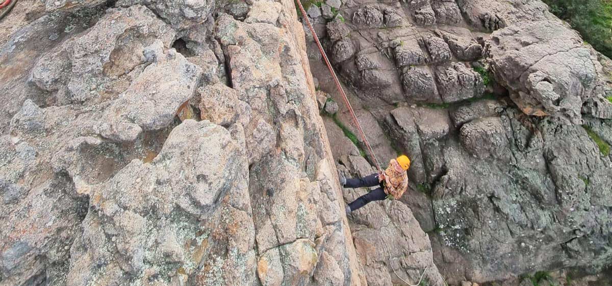 Abseiling Natural Surfaces Single Pitch